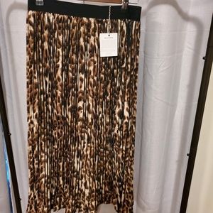 Ellison Brand Long pleated midi leopard skirt New with tags. Size M
